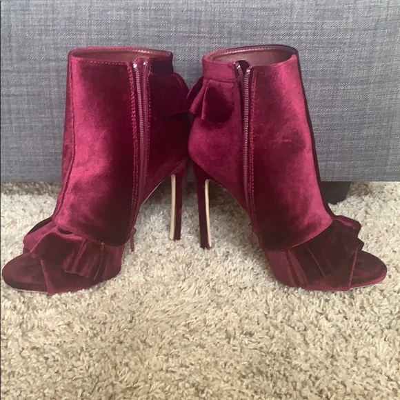 Fuchsia ruffled high heel boots - Picture 2 of 5
